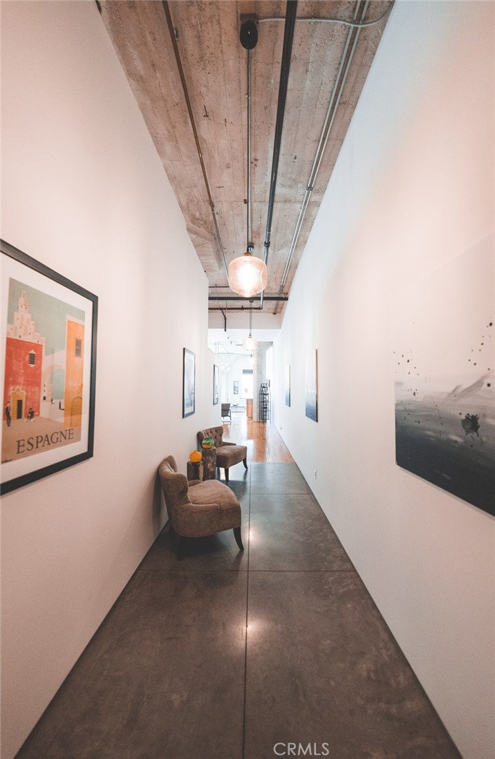 115 W 4th Street Unit: 211