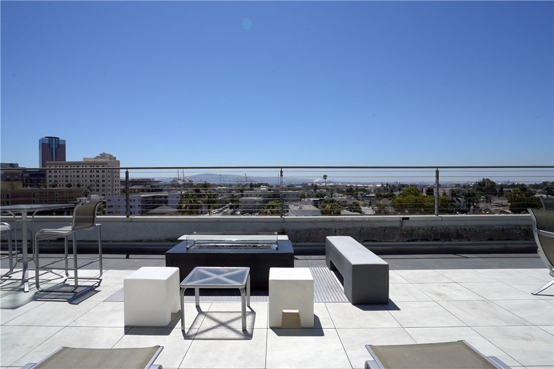 115 W 4th Street Unit: 211