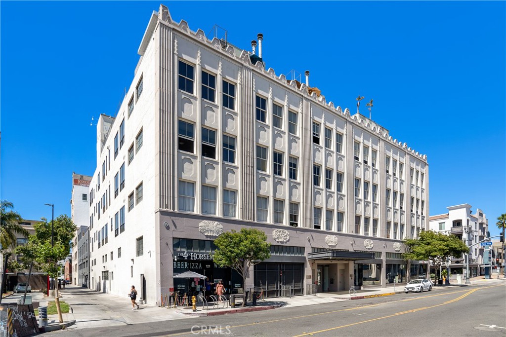 115 W 4th Street Unit: 211