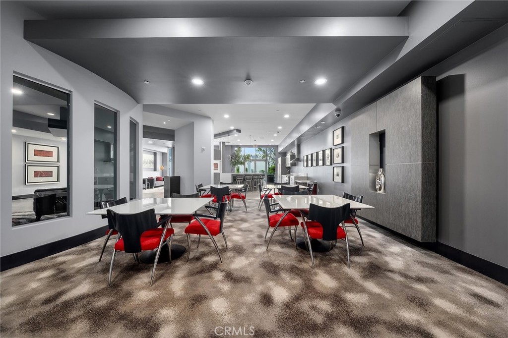 400 W Ocean Boulevard 605