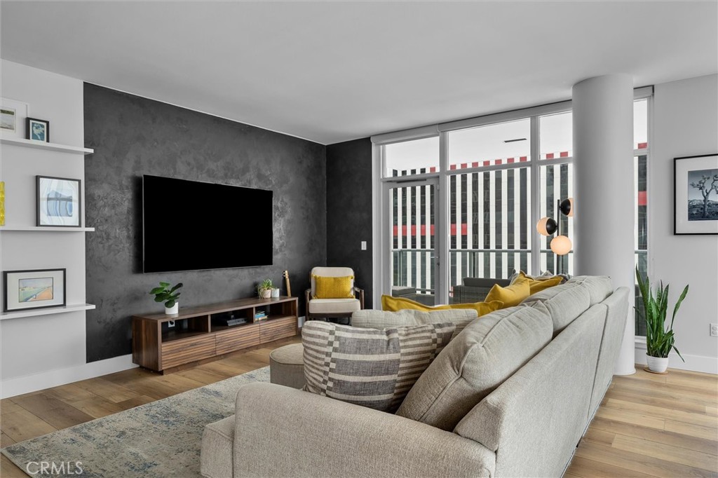 400 W Ocean Boulevard 605