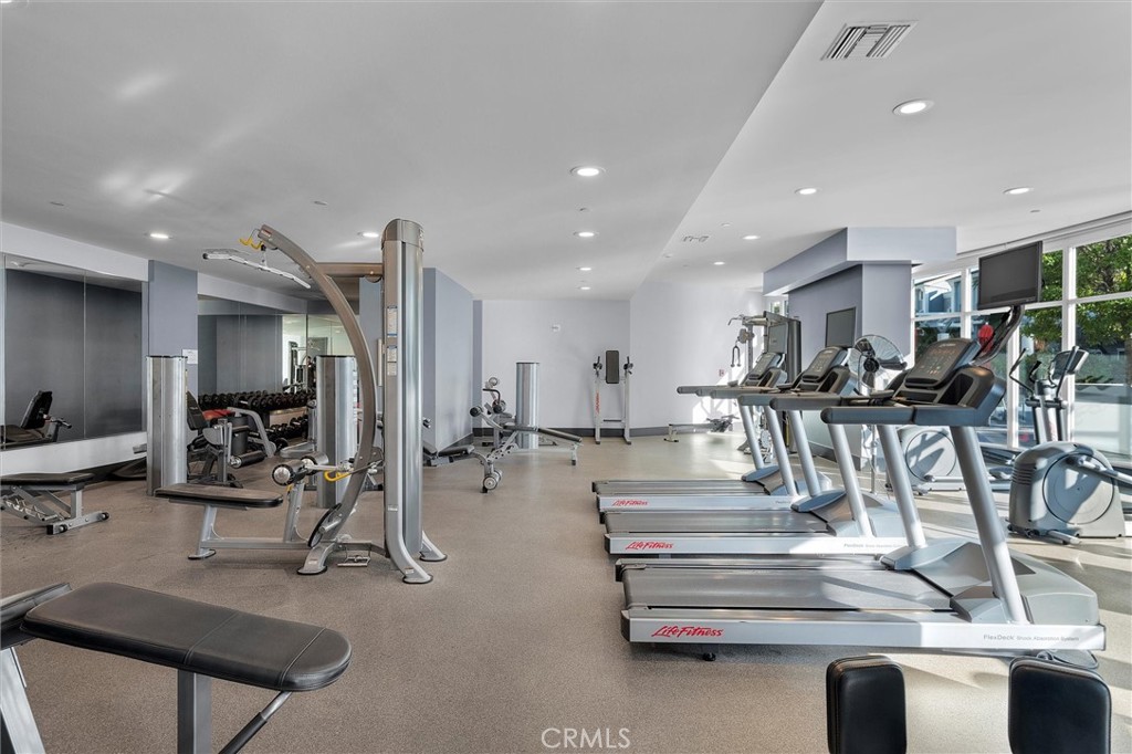 400 W Ocean Boulevard 605