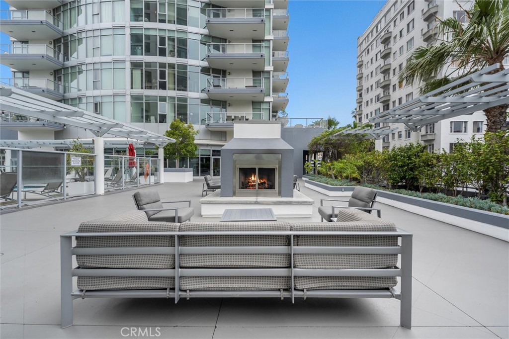 400 W Ocean Boulevard 605