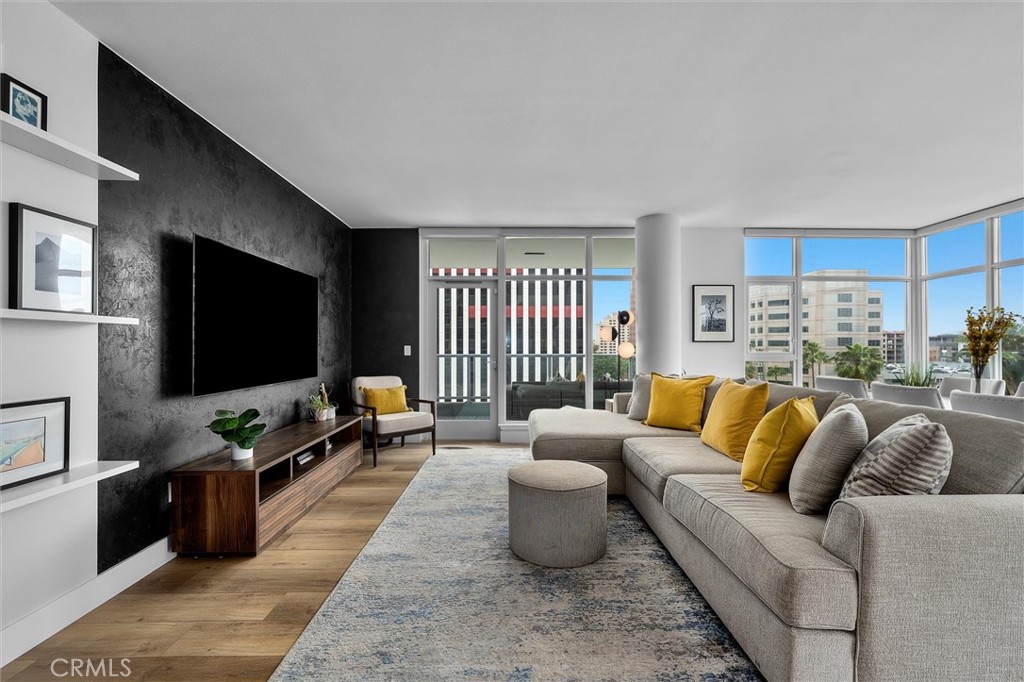 400 W Ocean Boulevard 605