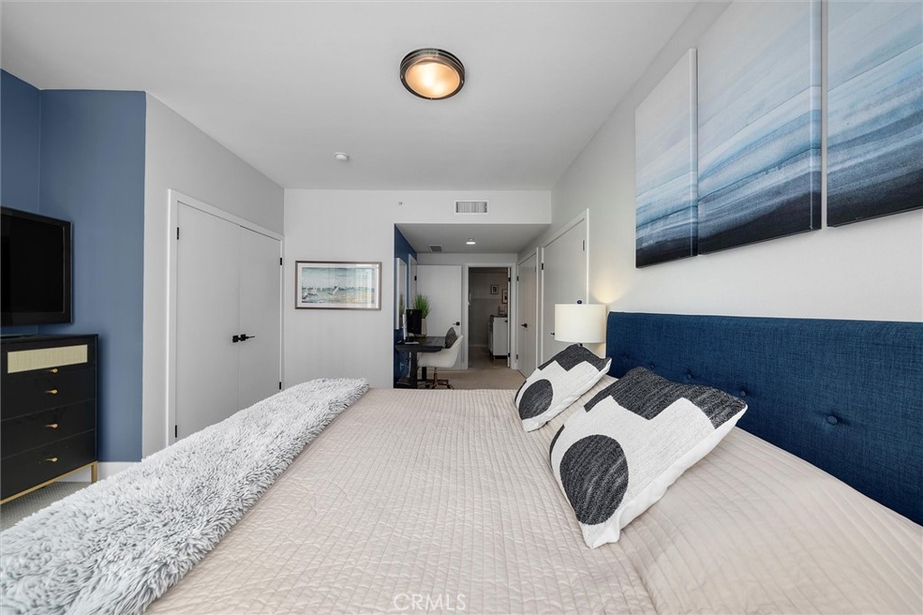 400 W Ocean Boulevard 605