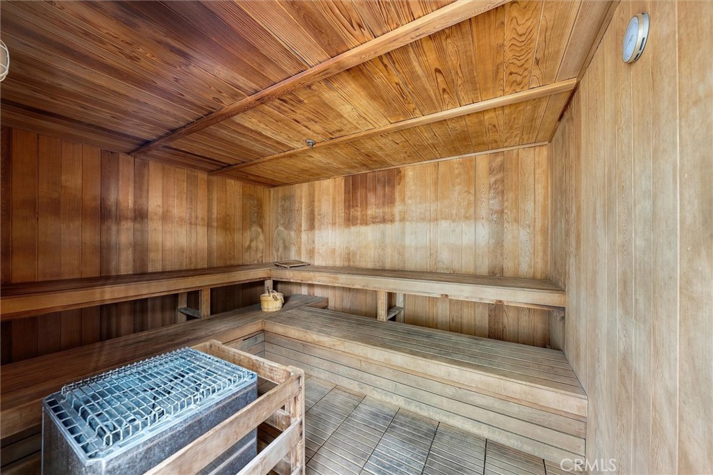 400 W Ocean Boulevard 605