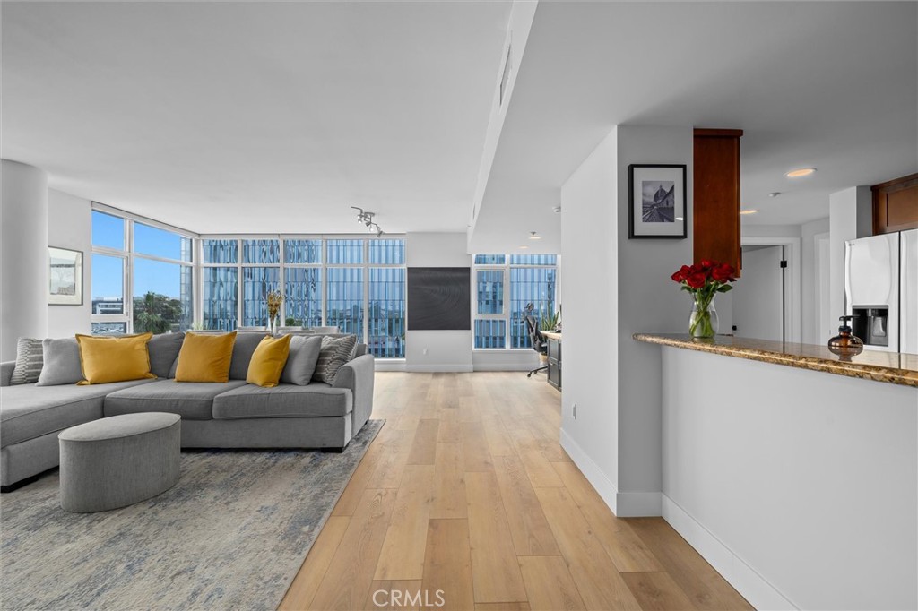 400 W Ocean Boulevard 605
