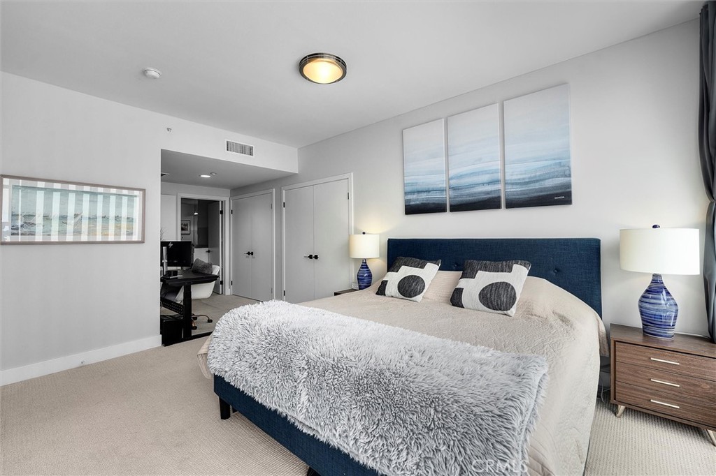 400 W Ocean Boulevard 605