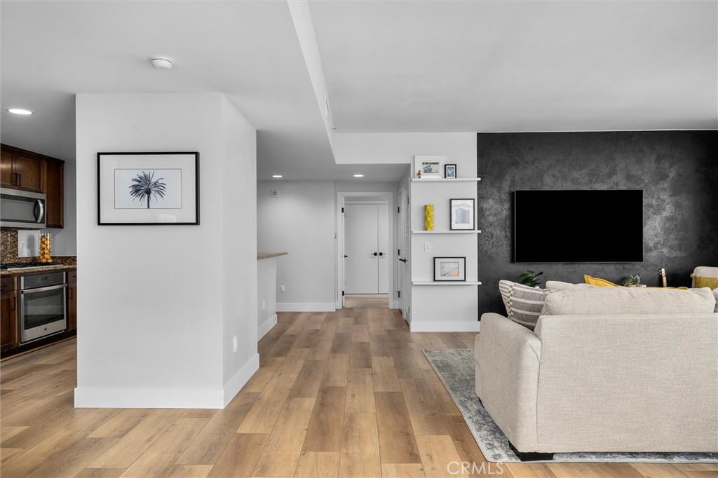 400 W Ocean Boulevard 605