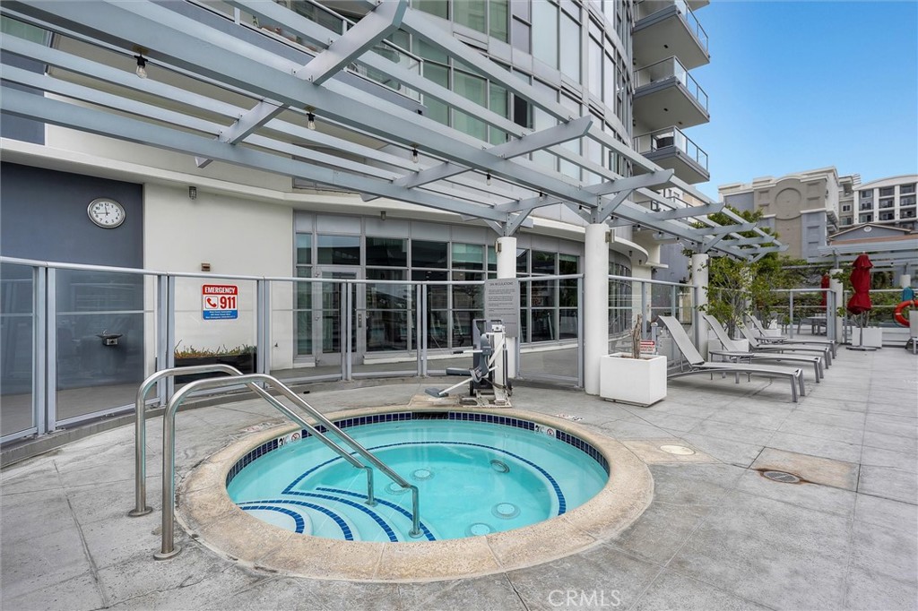 400 W Ocean Boulevard 605