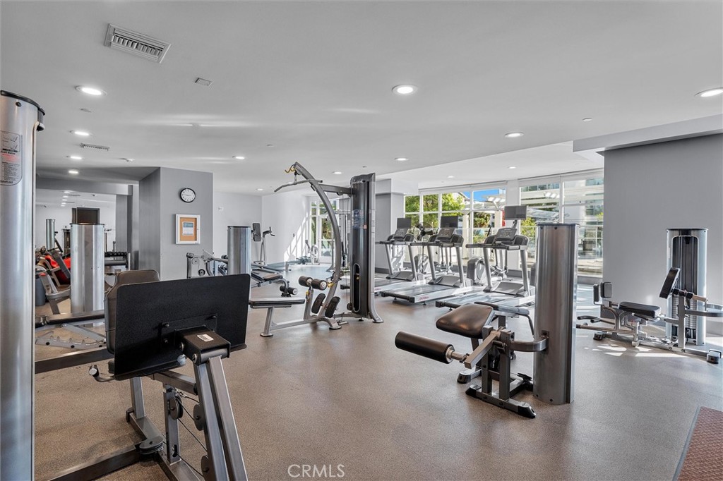 400 W Ocean Boulevard 605