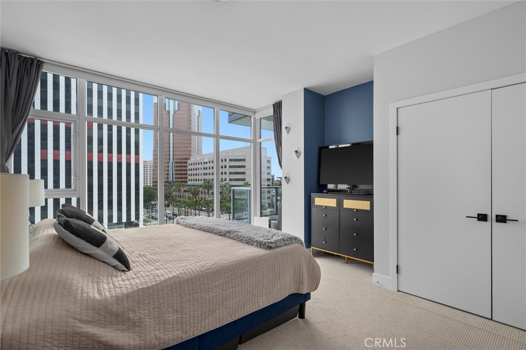 400 W Ocean Boulevard 605