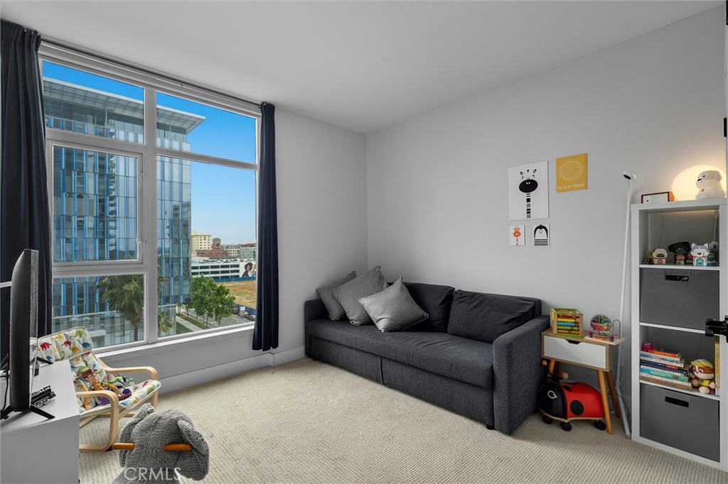 400 W Ocean Boulevard 605