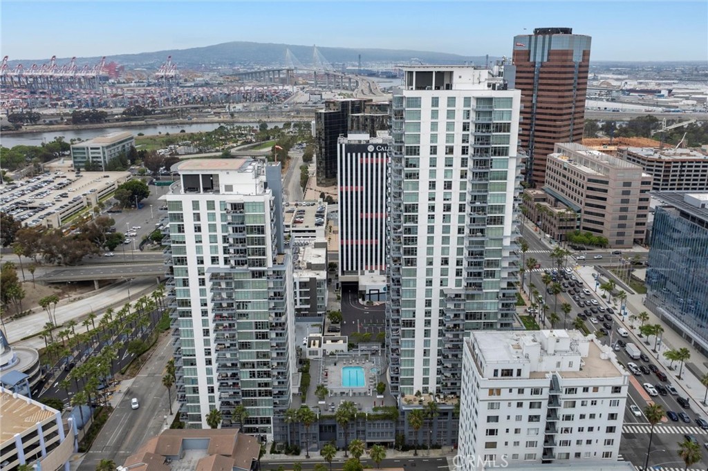 400 W Ocean Boulevard 605