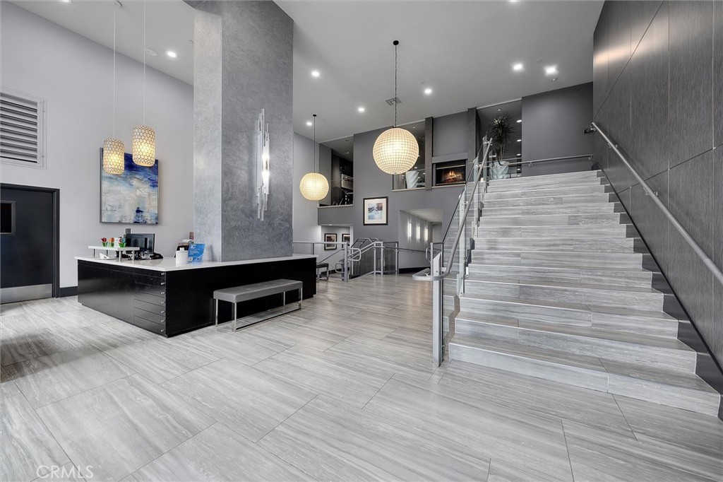 400 W Ocean Boulevard 605