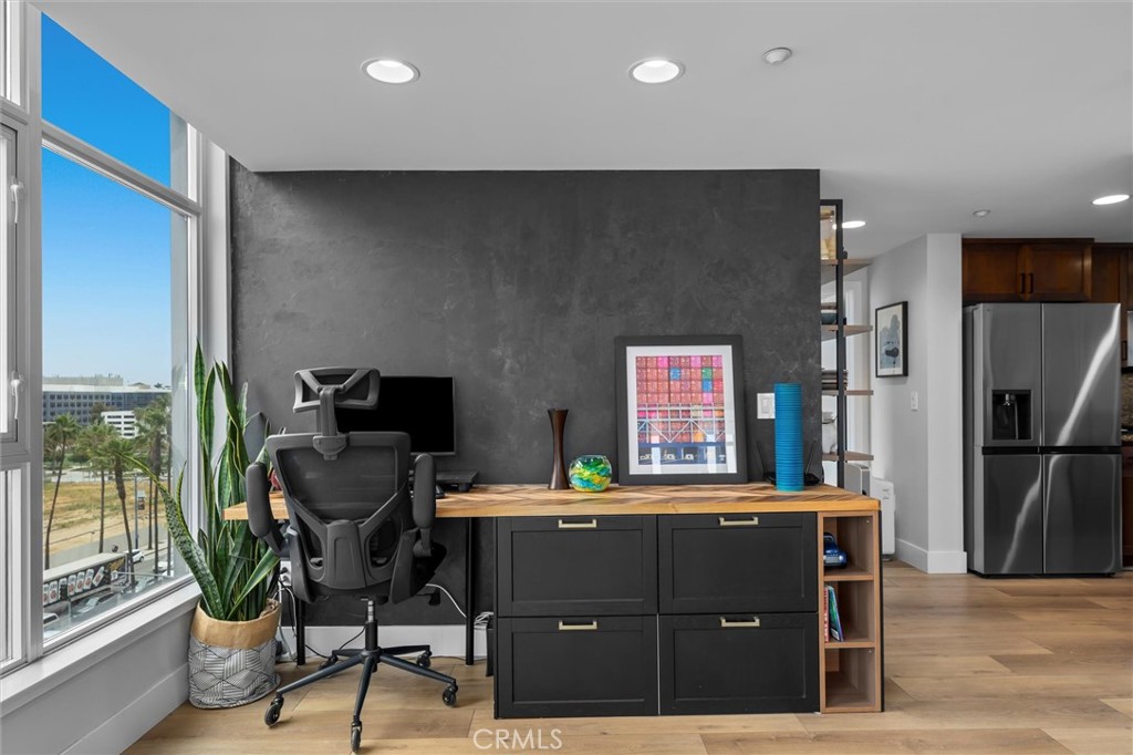 400 W Ocean Boulevard 605
