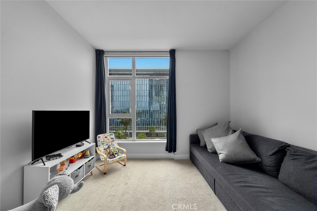400 W Ocean Boulevard 605