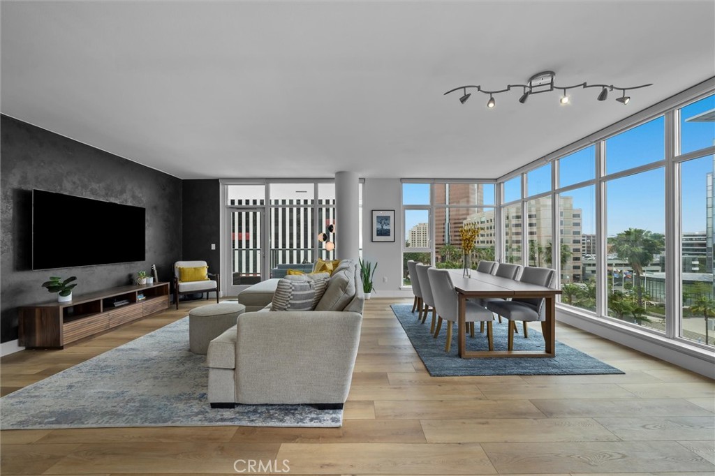 400 W Ocean Boulevard 605