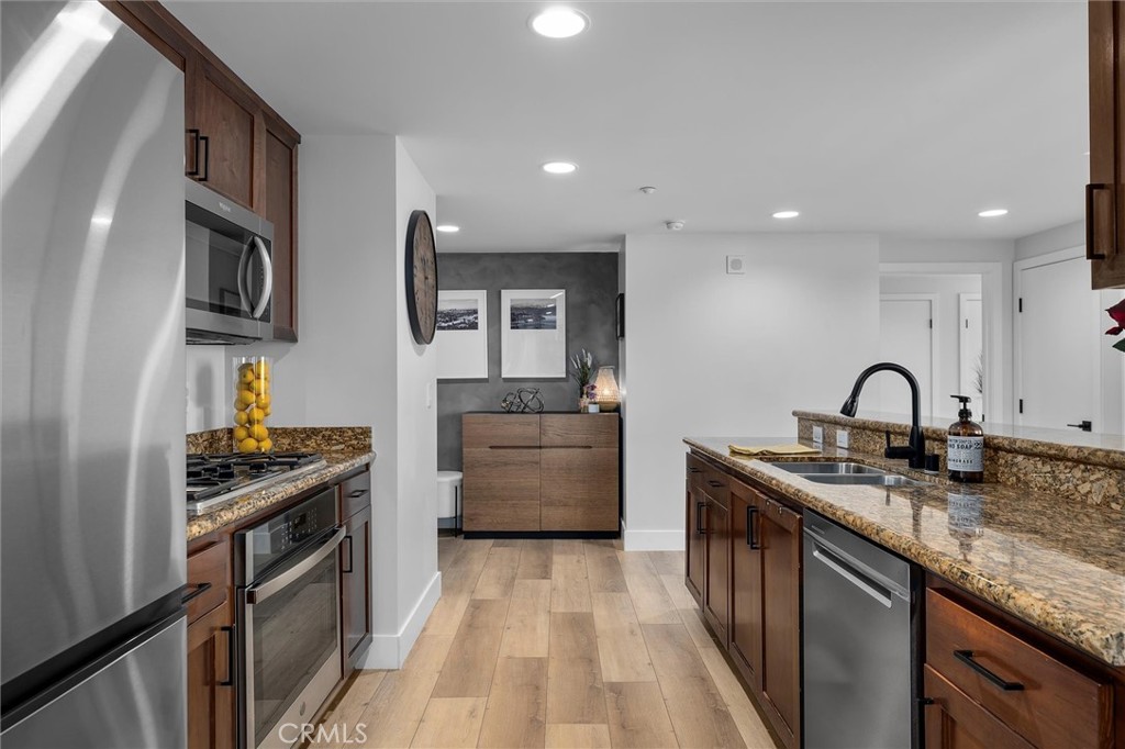 400 W Ocean Boulevard 605
