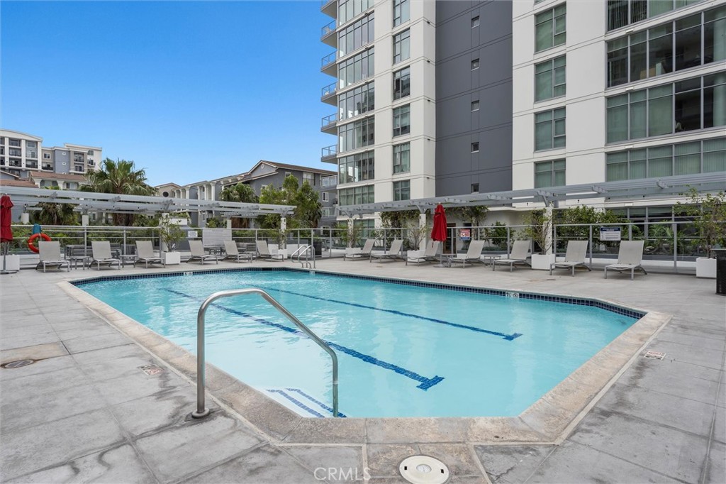 400 W Ocean Boulevard 605