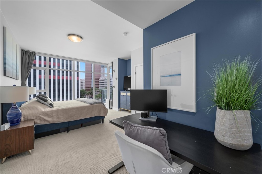400 W Ocean Boulevard 605