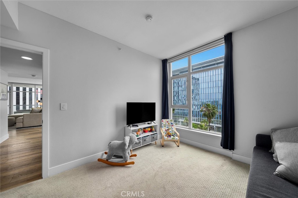 400 W Ocean Boulevard 605