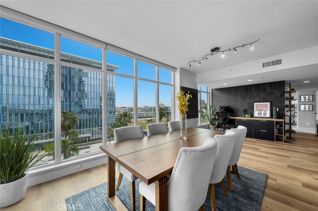 400 W Ocean Boulevard 605