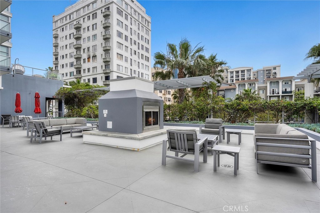 400 W Ocean Boulevard 605