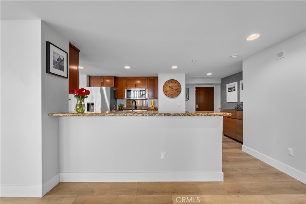 400 W Ocean Boulevard 605