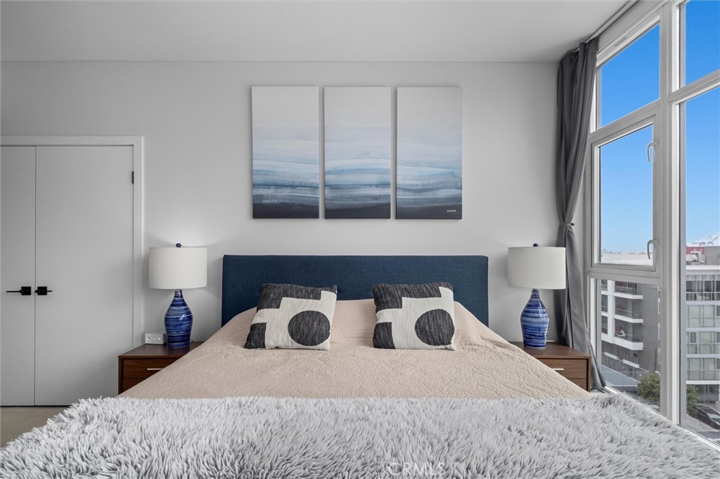 400 W Ocean Boulevard 605