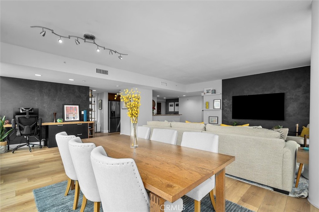 400 W Ocean Boulevard 605