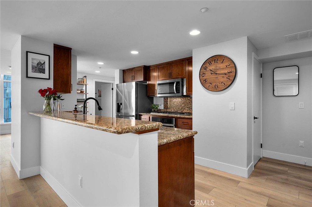 400 W Ocean Boulevard 605