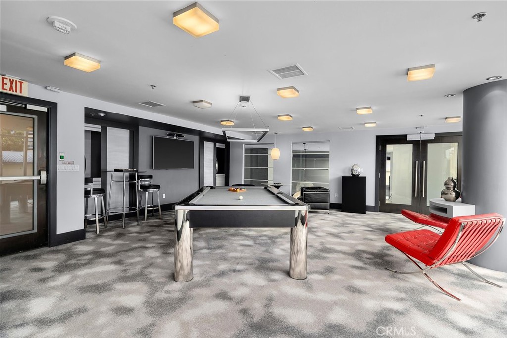 400 W Ocean Boulevard 605