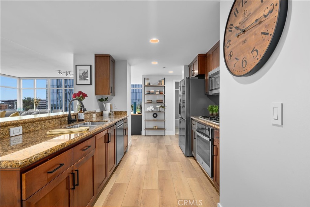 400 W Ocean Boulevard 605
