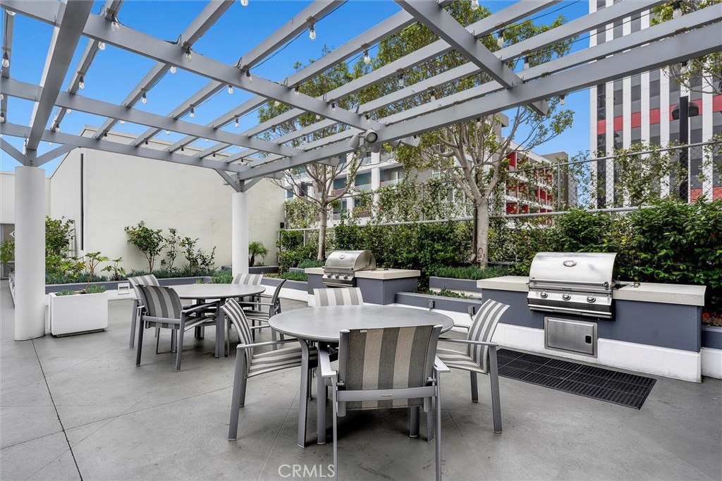 400 W Ocean Boulevard 605