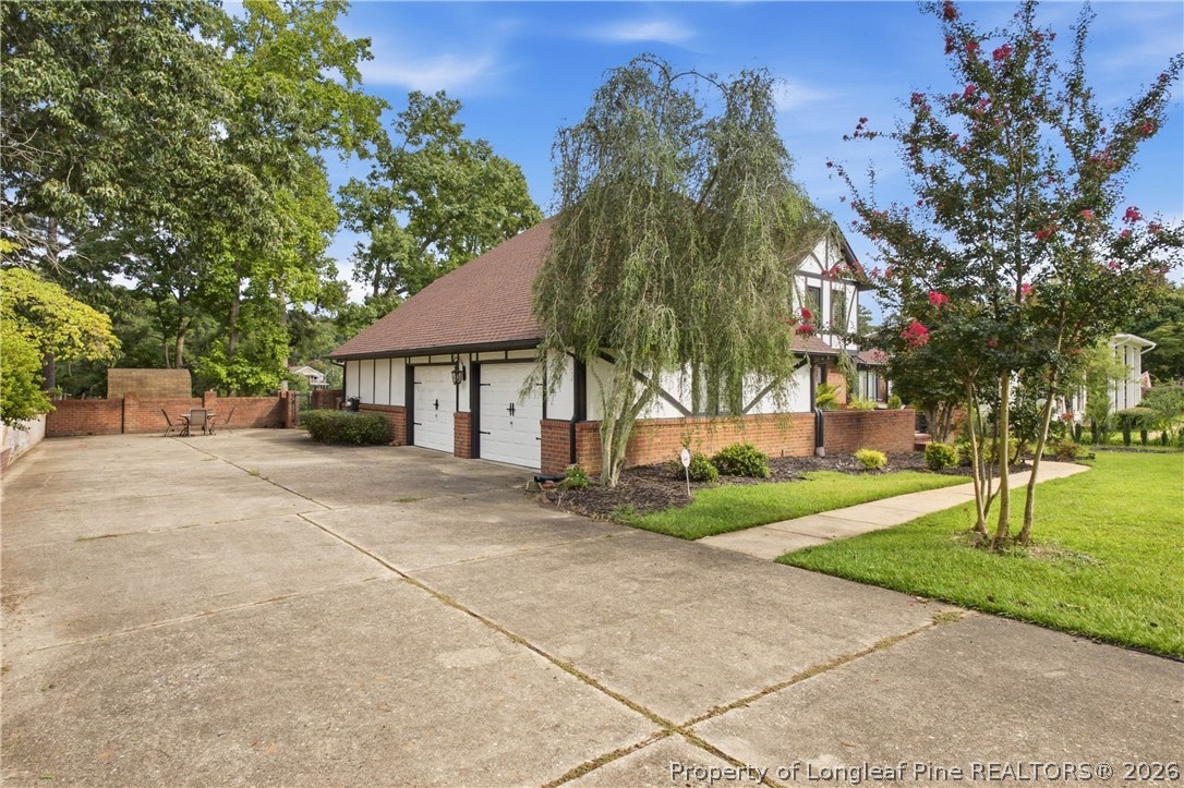 209 E Lochhaven Drive