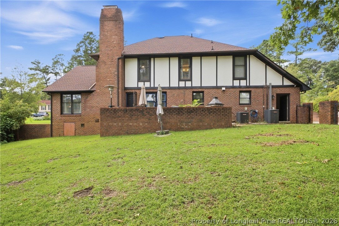 209 E Lochhaven Drive