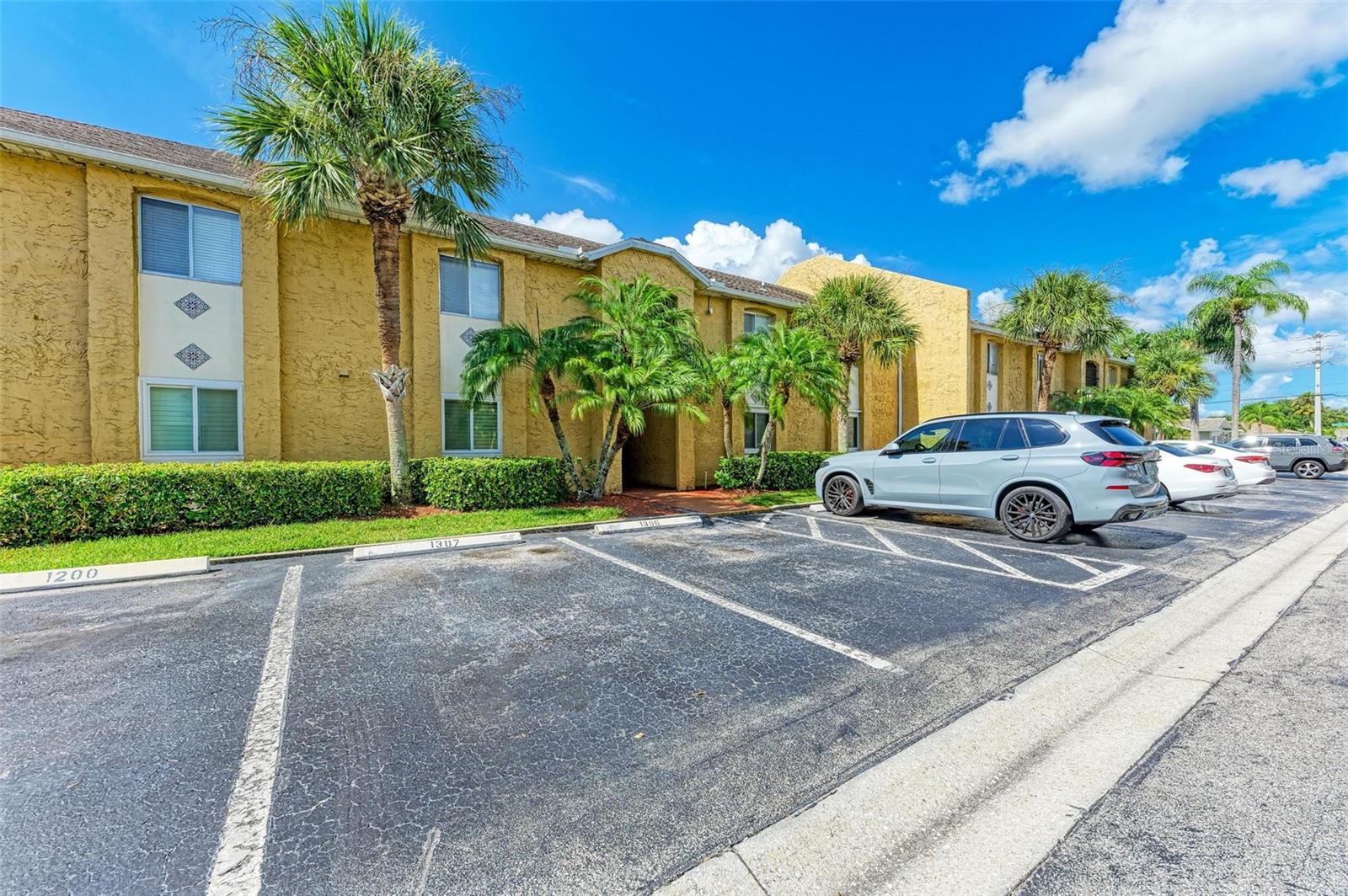 1850 TOUCAN WAY #1304