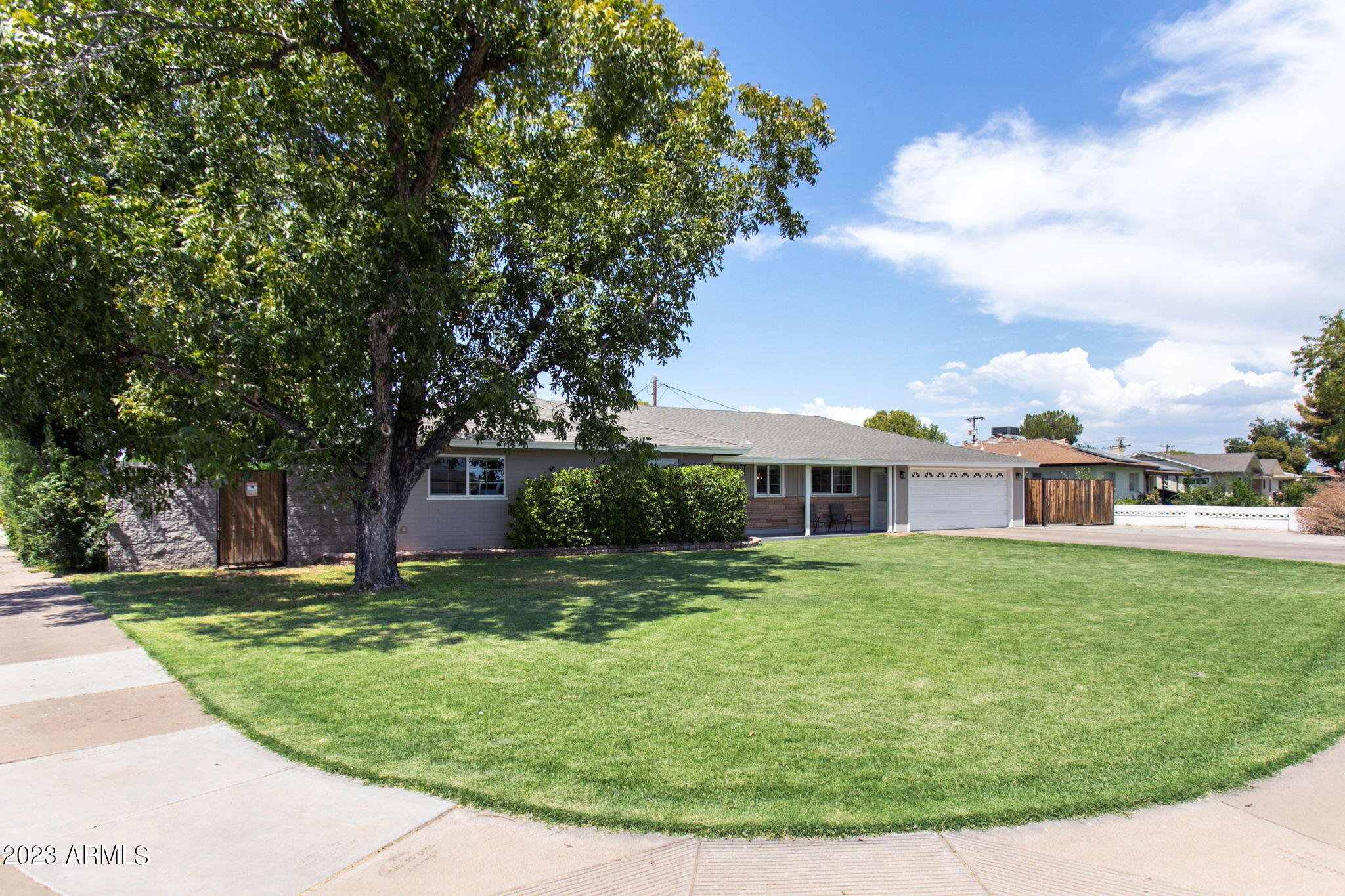 1320 E PEPPER Place