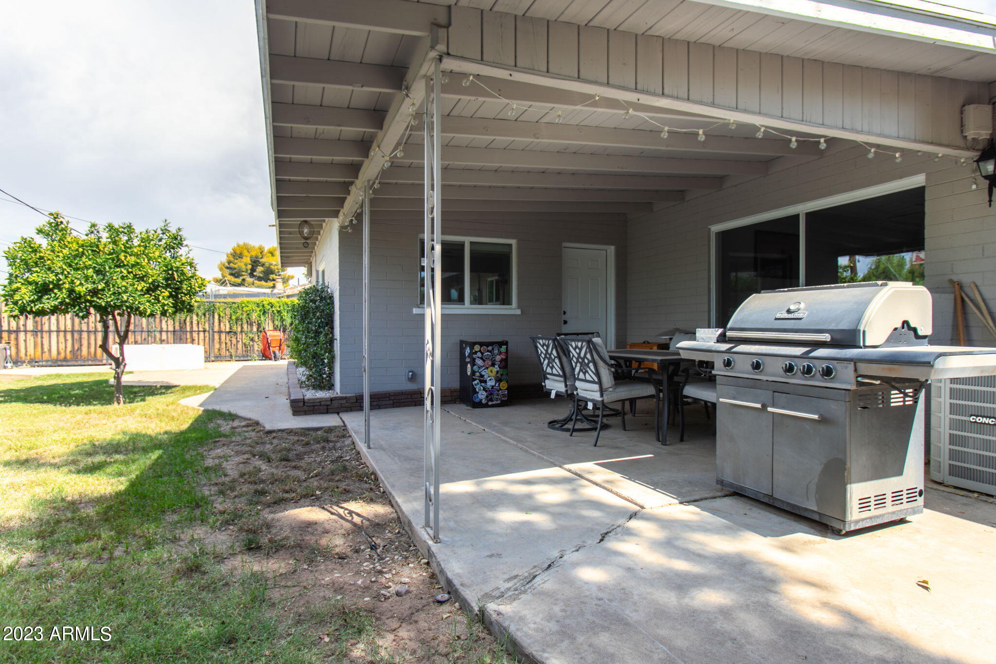 1320 E PEPPER Place
