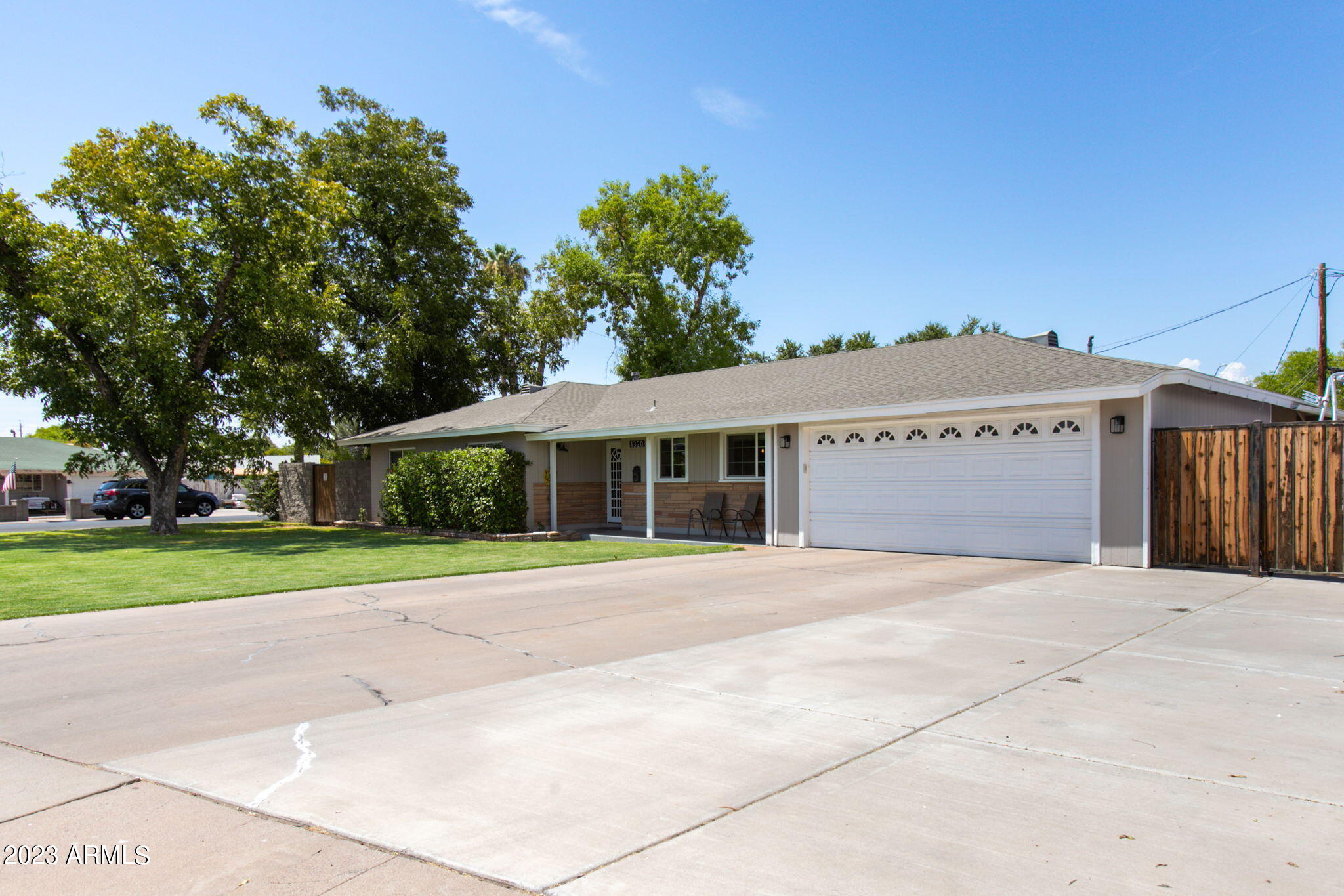 1320 E PEPPER Place