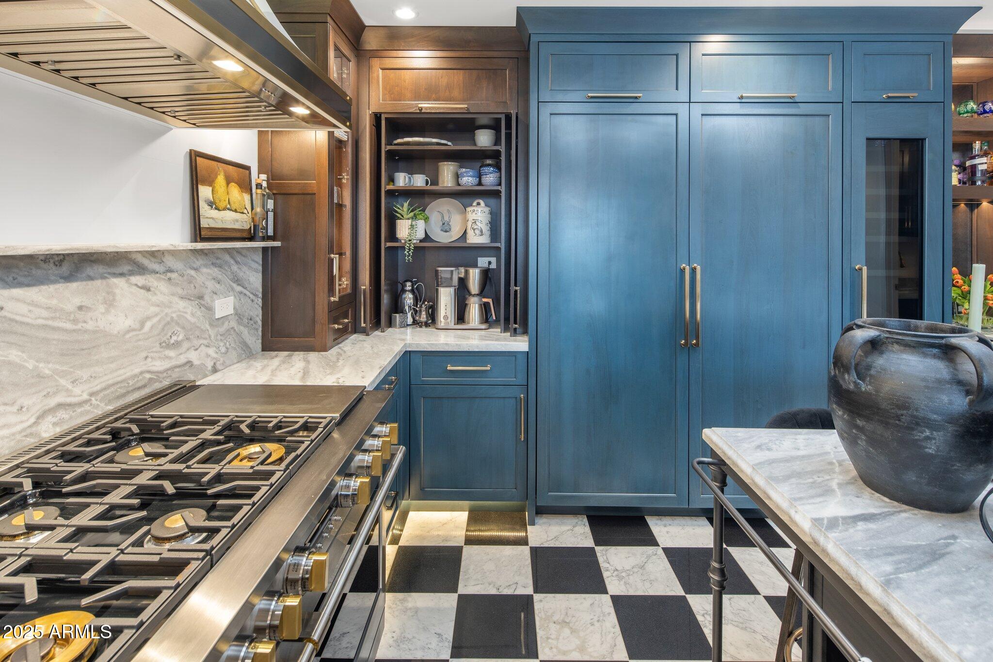 2211 E CAMELBACK Road, 902