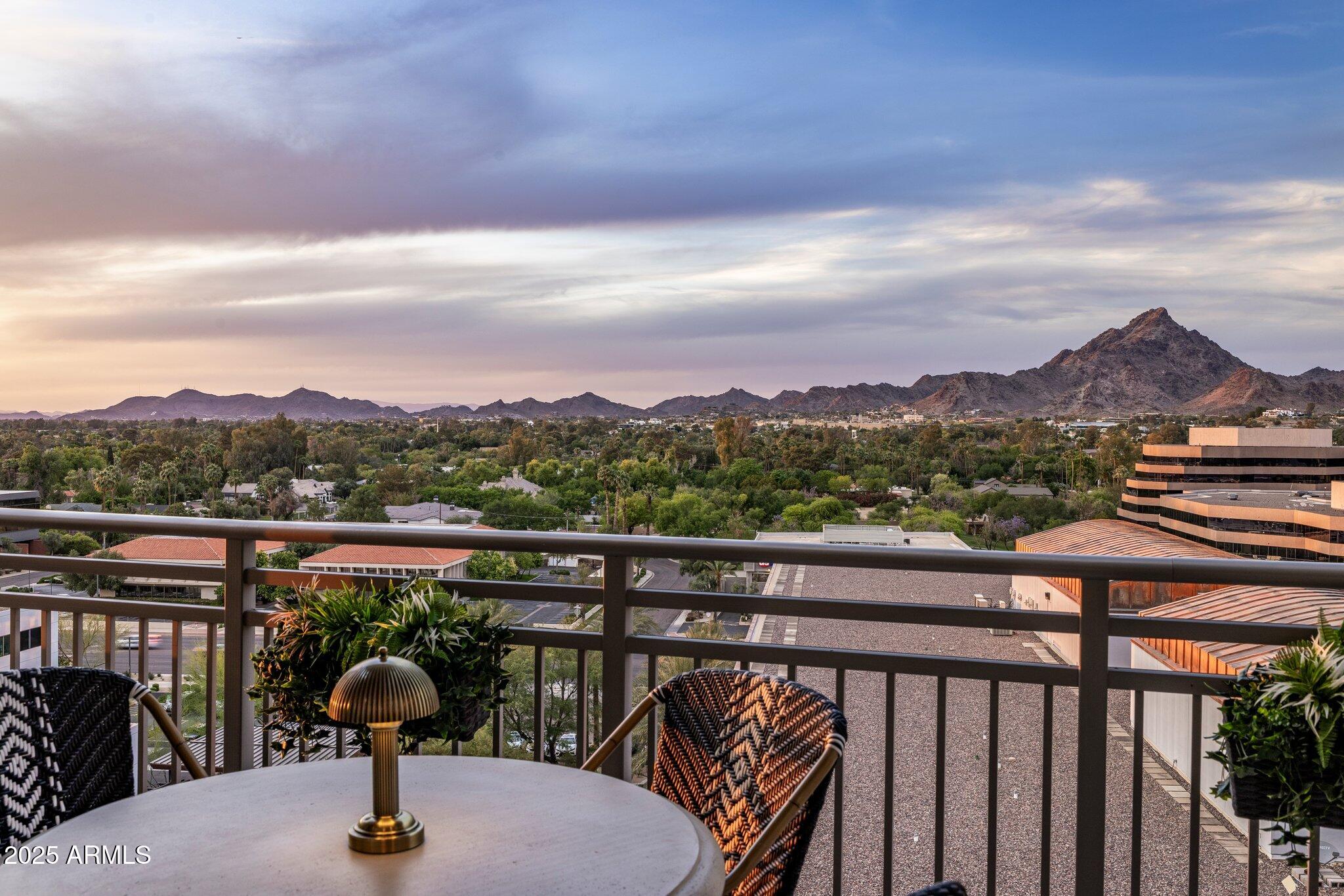 2211 E CAMELBACK Road, 902