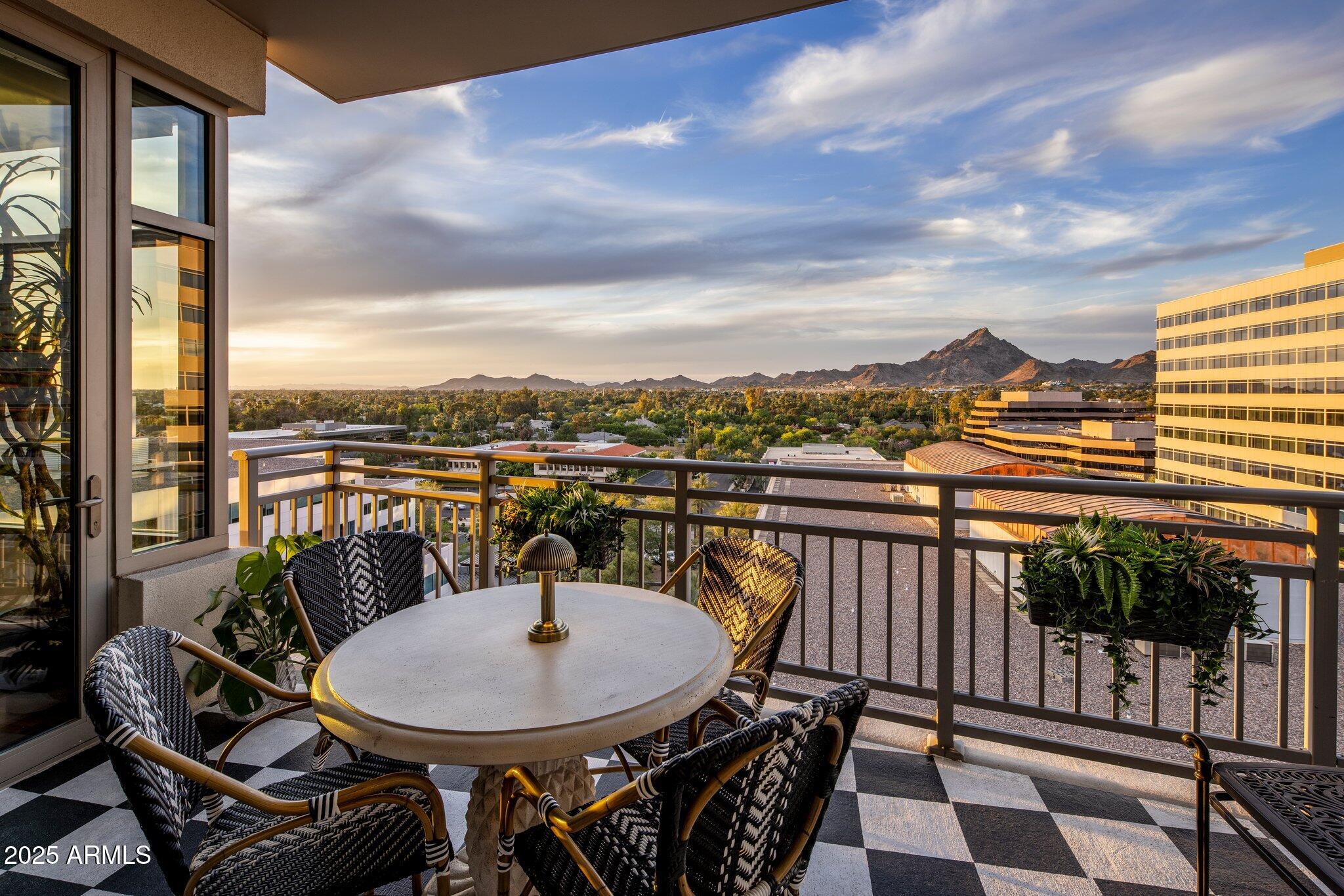 2211 E CAMELBACK Road, 902