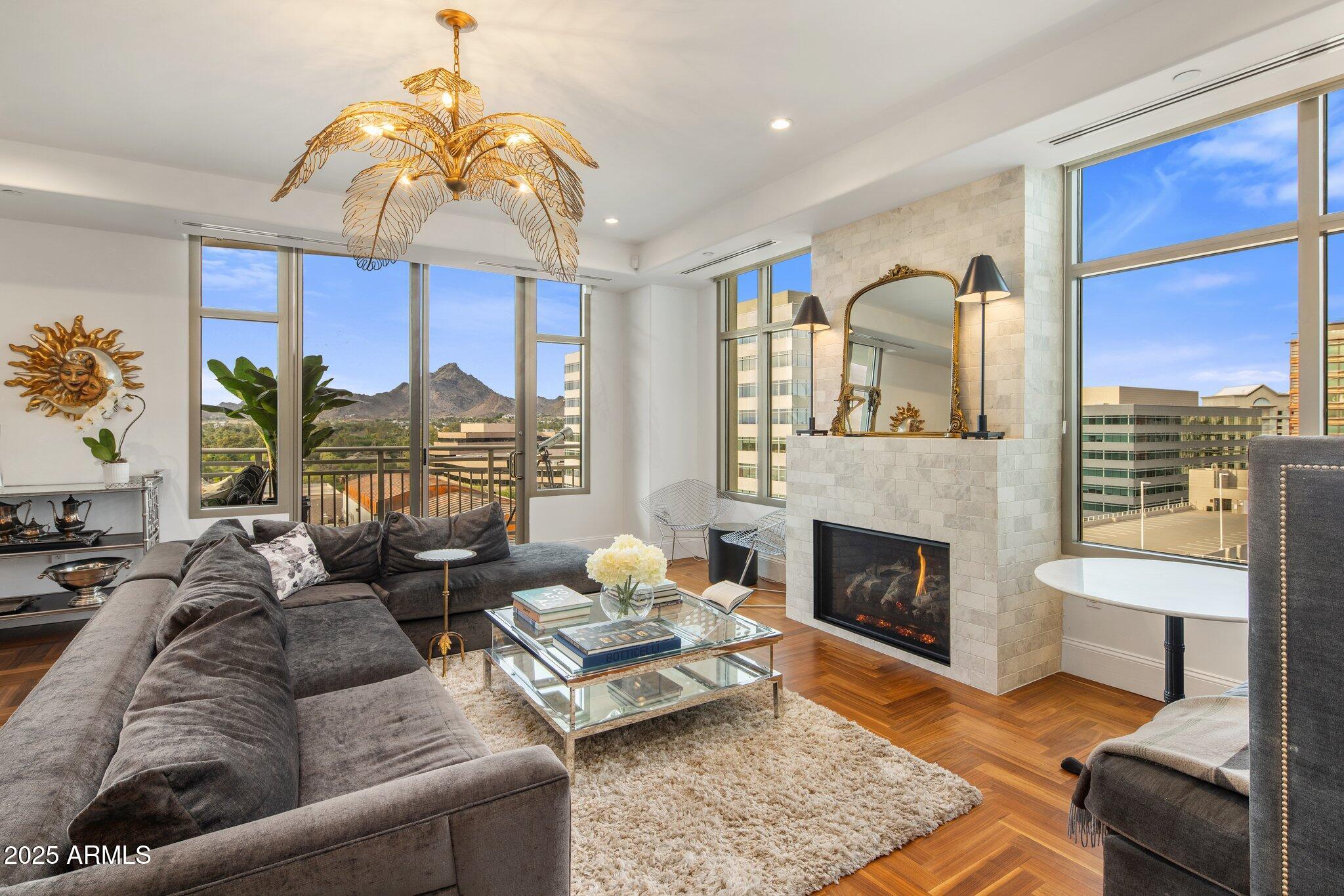 2211 E CAMELBACK Road, 902