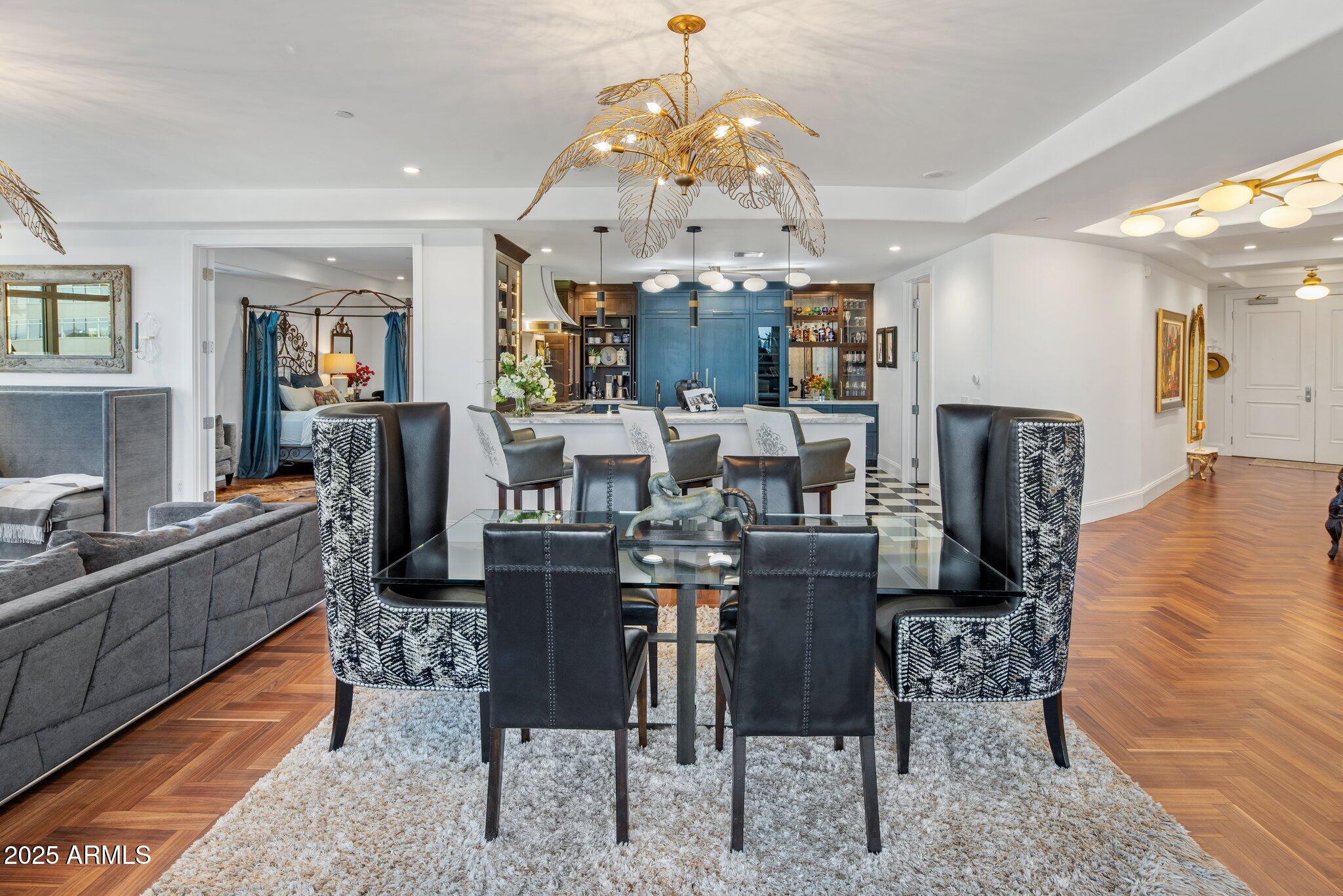2211 E CAMELBACK Road, 902