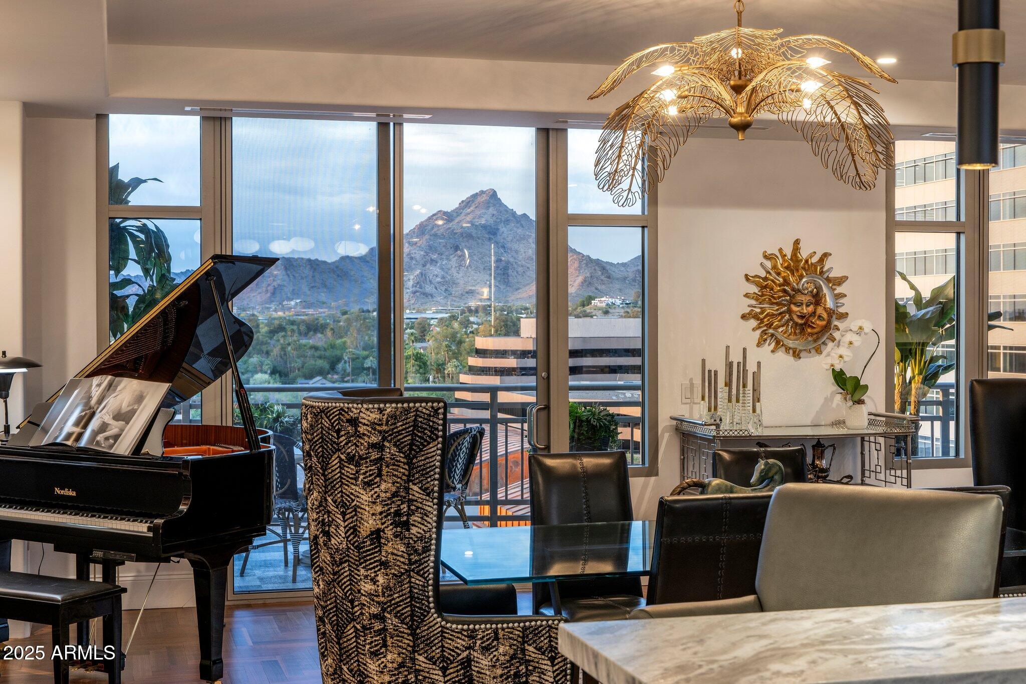 2211 E CAMELBACK Road, 902