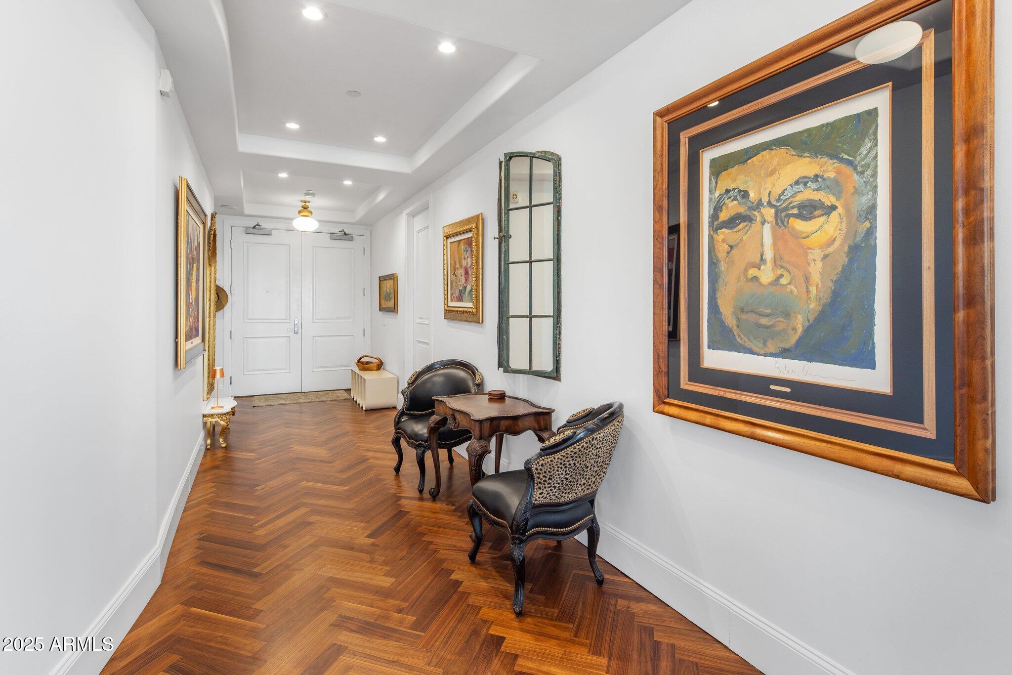 2211 E CAMELBACK Road, 902