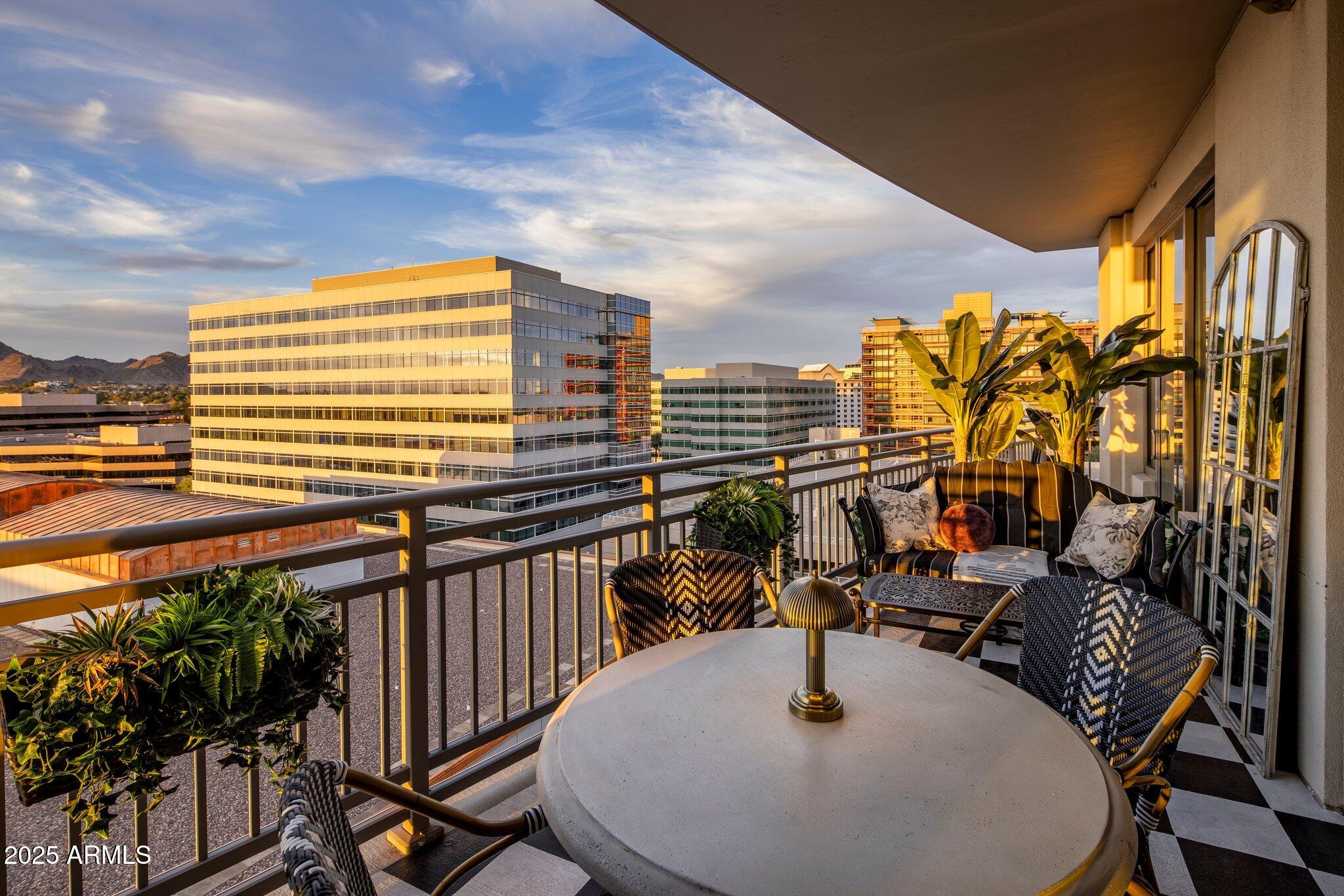 2211 E CAMELBACK Road, 902