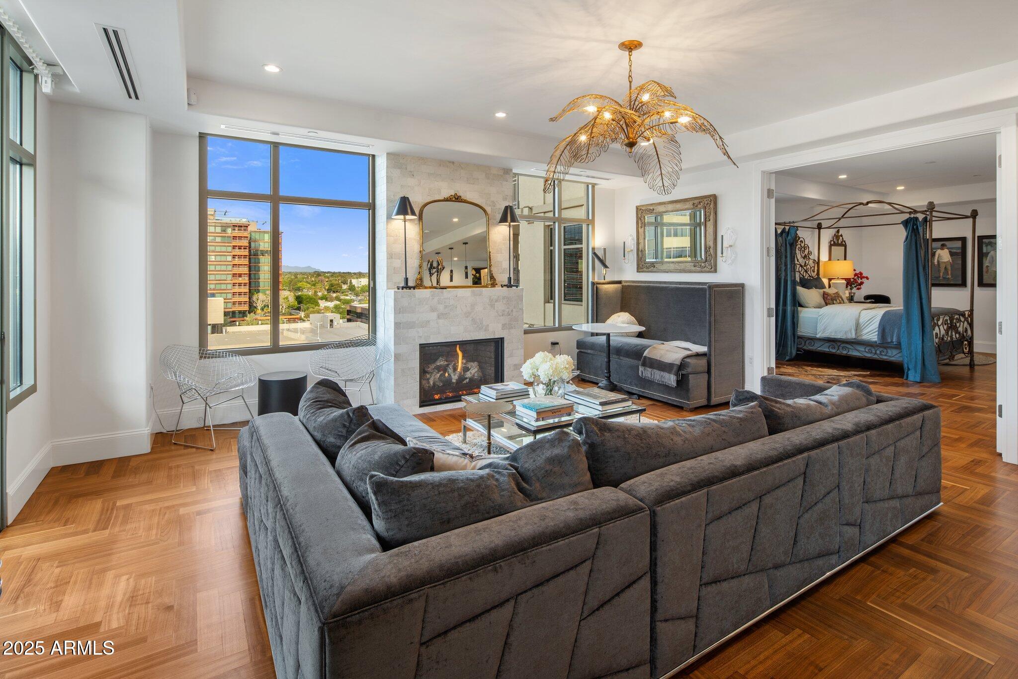 2211 E CAMELBACK Road, 902